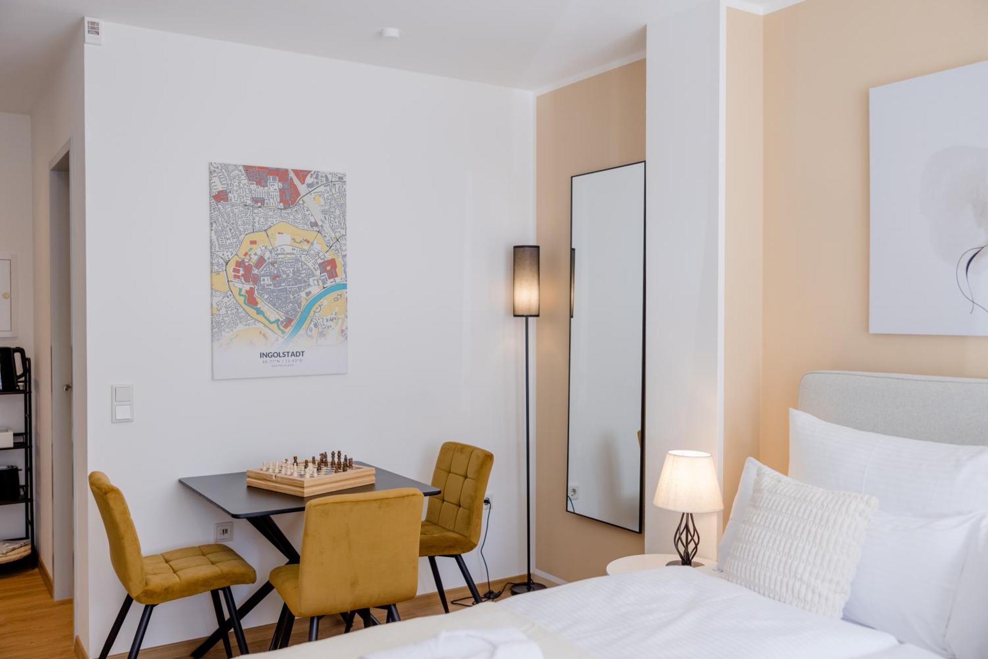 Lumen Homes - Altstadt-Studio Direkt Im Zentrum, Kueche, Netflix, Oeffentlicher Parkplatz Ums Eck Ingolstadt Exterior photo
