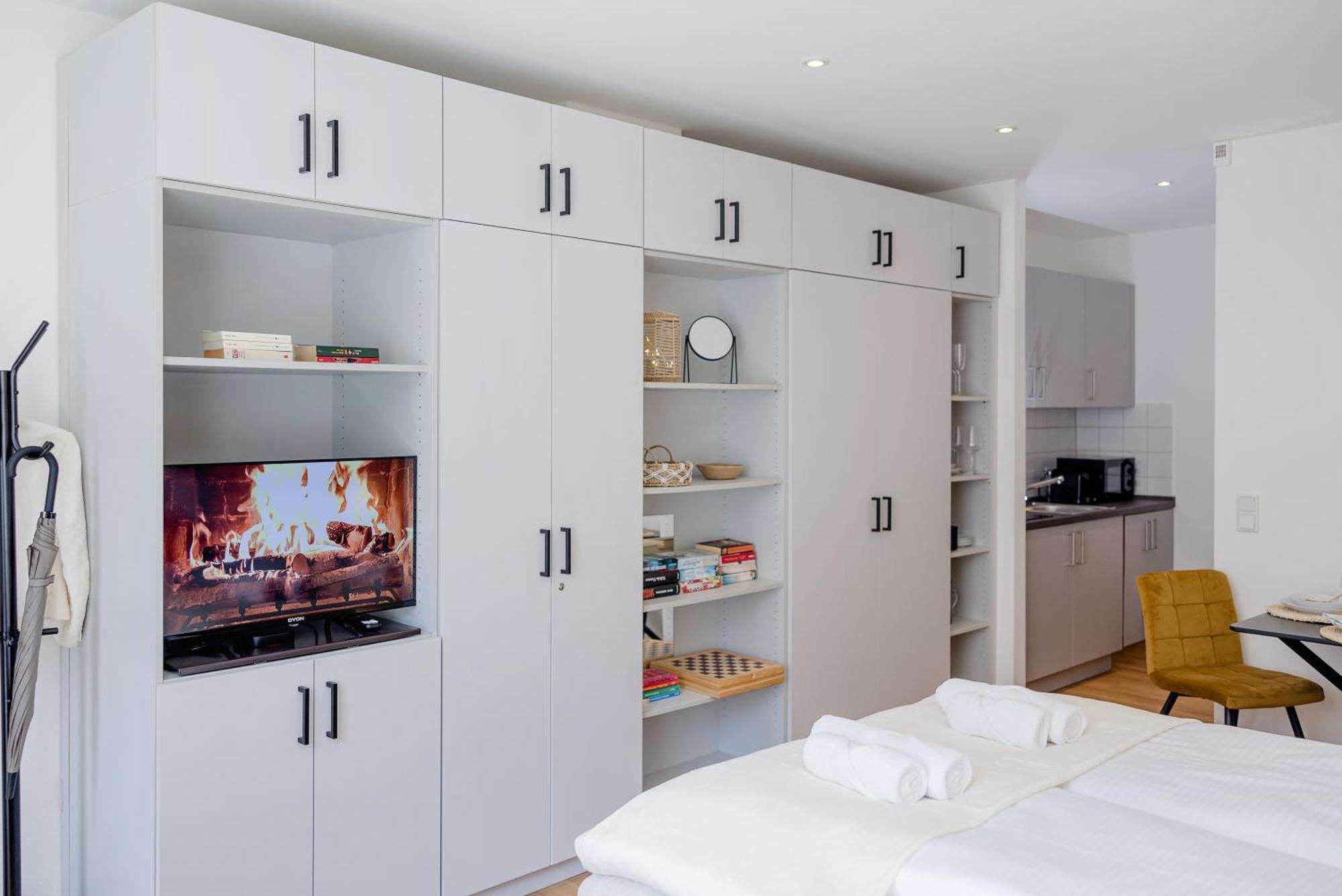 Lumen Homes - Altstadt-Studio Direkt Im Zentrum, Kueche, Netflix, Oeffentlicher Parkplatz Ums Eck Ingolstadt Exterior photo