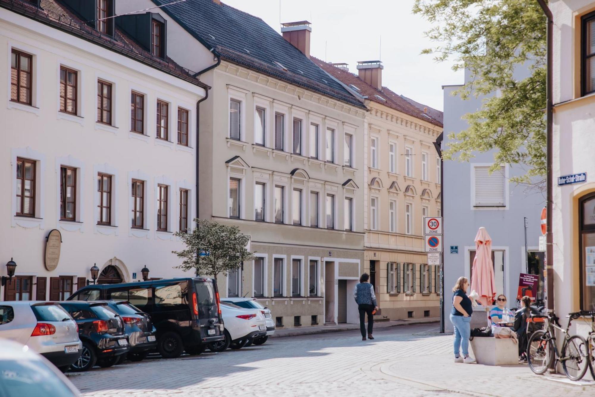 Lumen Homes - Altstadt-Studio Direkt Im Zentrum, Kueche, Netflix, Oeffentlicher Parkplatz Ums Eck Ingolstadt Exterior photo