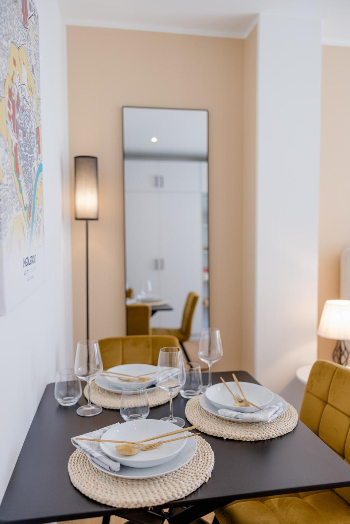 Lumen Homes - Altstadt-Studio Direkt Im Zentrum, Kueche, Netflix, Oeffentlicher Parkplatz Ums Eck Ingolstadt Exterior photo